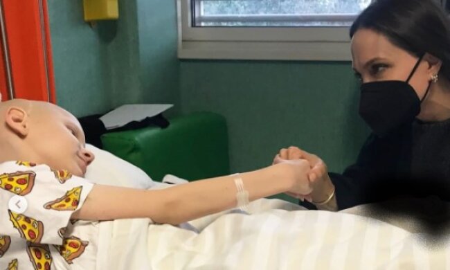 Мы никогда не забудем: Анджелина Джоли каждый день молится за Украину. Фото