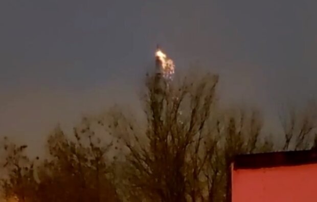 Вот и началось: в Москве горит легендарная телебашня. Появилось первое видео
