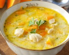 Ресторанная подача: рецепт куриного супа с тыквой, плавленым сырком и рисом