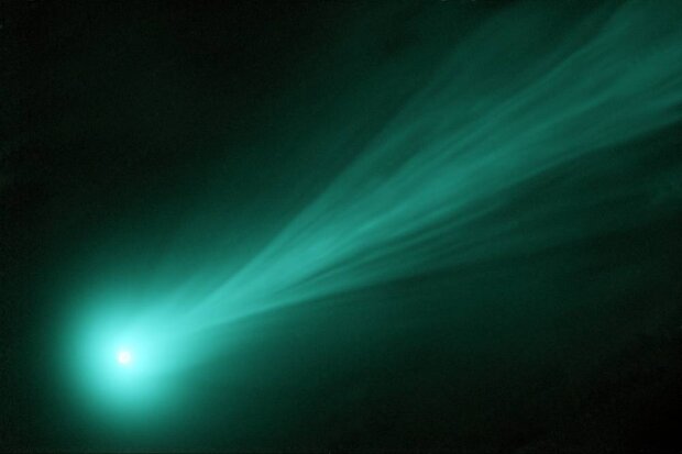 Это знамение: впервые за 50 тысяч лет к Земле приближается зеленая комета