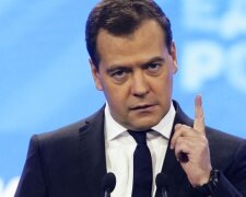 Медведеву стало плохо: перед припадком он рассказал, что Украины не будет на карте мира