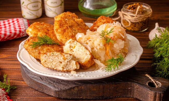 Вы пожалеете, что не делали их раньше: рецепт сытных и нежных котлет из квашеной капусты