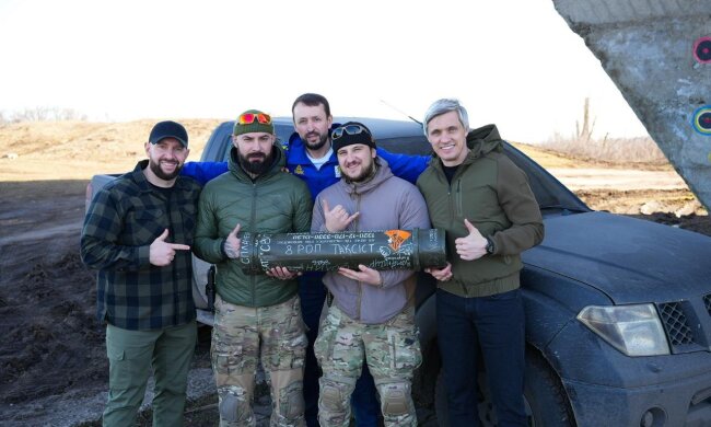 Фонд «Надежда» и Валерий Дубиль встретились с Героем Украины Владиславом Стоцким и передали помощь его подразделению