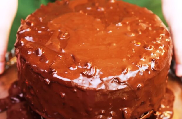 Торт "Пьяная вишня", кадр из видео