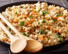 "Насипте мені з гіркою": рецепт рису з фаршем, квасолею, кукурудзою та солодким перцем