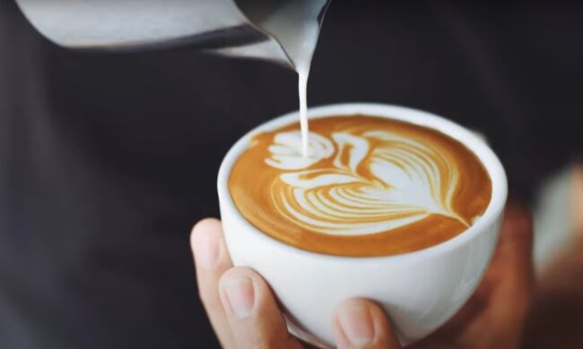 Скільки чашок кави можна випивати за день, щоб не нашкодити серцю