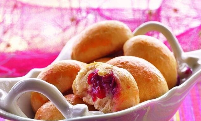 Настоящий украинский рецепт: как приготовить пышные пирожки с калиной в духовке