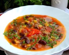 Королевский обед: рецепт быстрого томатного супа с фаршем, фасолью и кукурузой