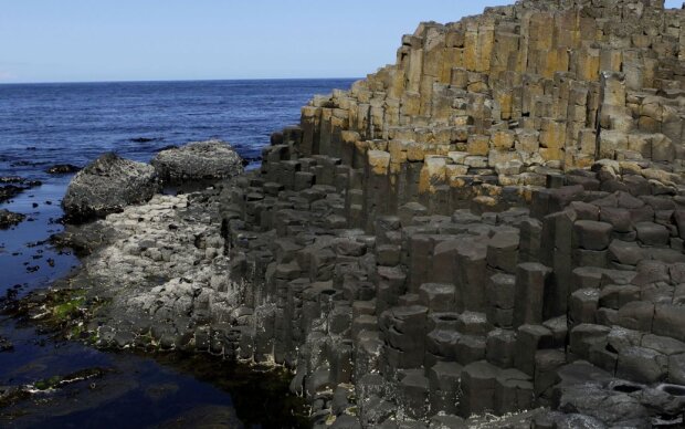 Это знамение: в Ирландии за несколько дней образовались огромные каменные колонны. Фото