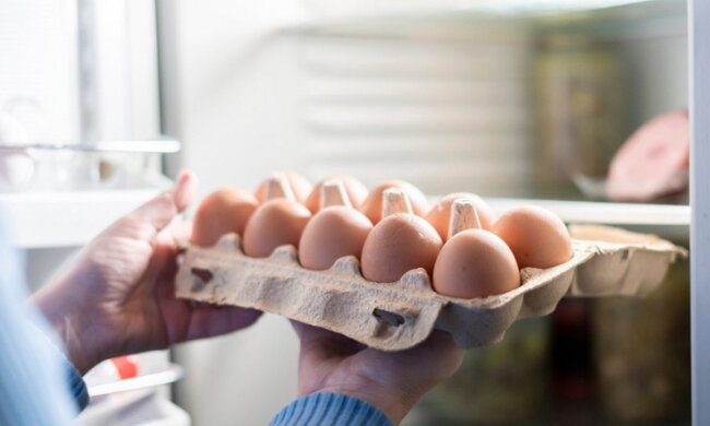 Это может быть опасно: почему сырые яйца лучше не хранить в холодильнике