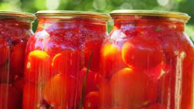 Маринованные помидоры с медом, фото: youtube.com