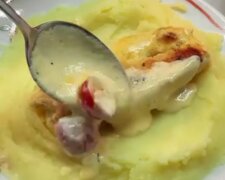 Куряче філе у вершково-сирному соусі, кадр з відео