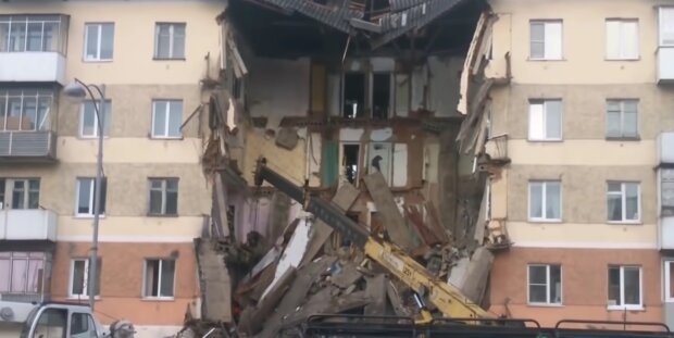 Обвал будинку у Львівській області. У Дрогобичі продовжує руйнуватися аварійний будинок, який два роки тому забрав життя десятка людей