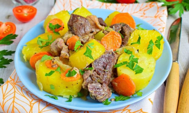 Как приготовить Мясо по французски с картофелем и помидорами в духовке рецепт пошагово
