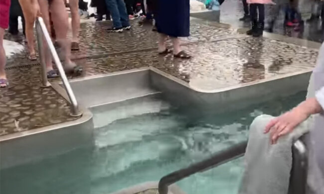 Хрещення. Фото: кадр з youtube.com