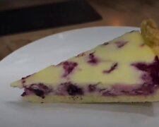 Ягідний пиріг з сирною заливкою, кадр з відео