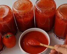 Не зрівняється ні з яким кетчупом: рецепт найсмачнішого домашнього соусу з помідорів на зиму