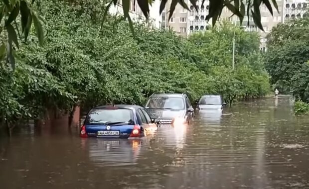 Не лякайтеся дикого грому: в Україну йдуть потужні грози та блискавки. Коли чекати