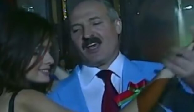 Избиение Лукашенко: дали клюшкой по голове. В сети появилось фото