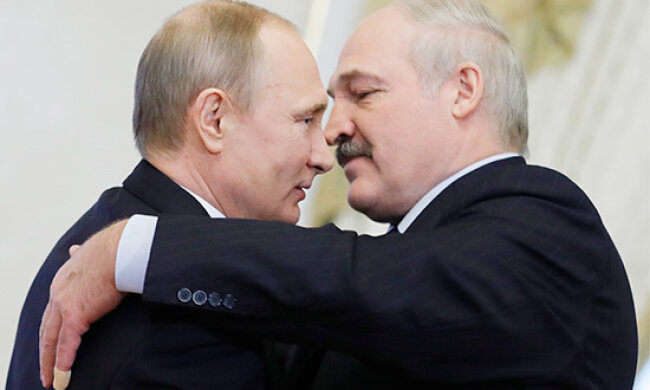 «Ми ще сперечаємося, хто більший агресор»: Лукашенко смачно підлізся до путіна на камеру. Відео