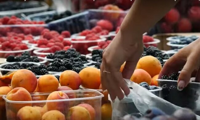 Продаж ягід, фото: youtube.com