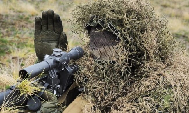 Посмотрите на это лицо: в плен попала снайперша боевиков. Фото