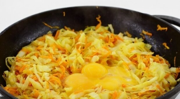 Старинный рецепт еврейской закуски: готовим жареную капусту с яйцом и морковью