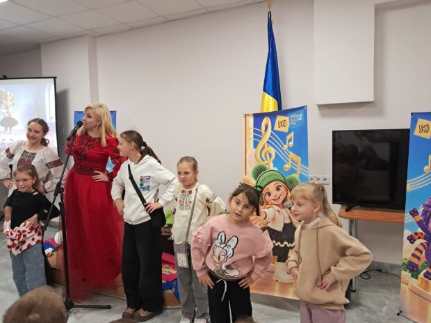 "Зелена Шапочка збирає друзів": у Києві презентували унікальний арттерапевтичний проєкт для дітей