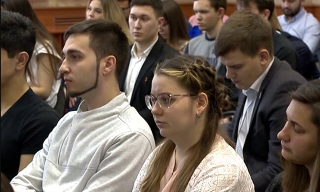 Украинским студентам сообщили о задержке стипендий
