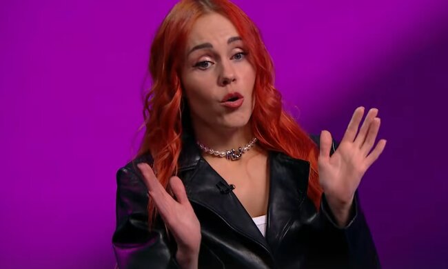 Олена Тополя, кадр з інтерв'ю