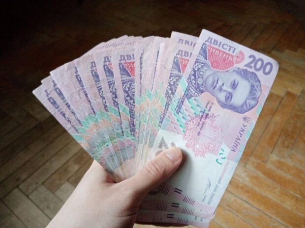Больше 8 тысяч гривен: государство обрадовало украинцев новыми компенсациями. Кто получит