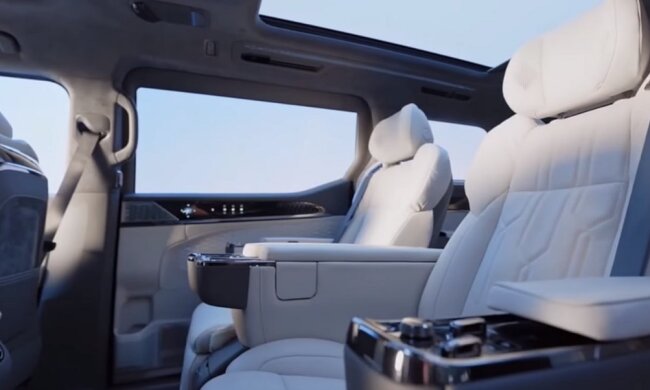 Салон автомобиля: скрин с видео