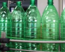 Пластиковые бутылки: скрин с видео