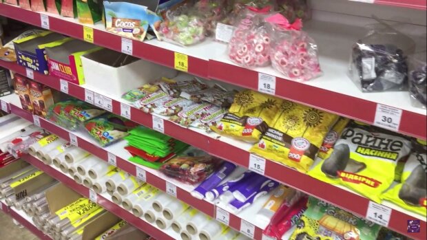 Украинские супермаркеты разоблачили на хитрой "схеме": как кассиры "надувают" покупателей