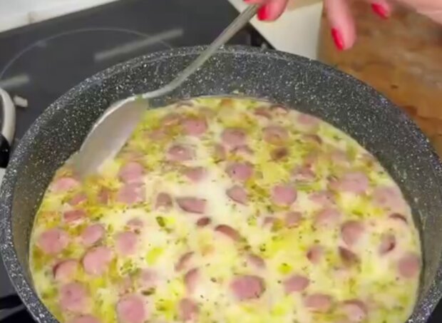 Вершковий суп з ковбасками, кадр з відео