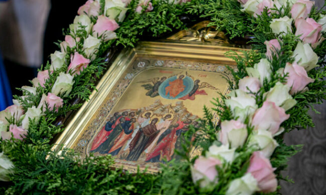 Верующие УПЦ сегодня празднуют Вознесение Господне