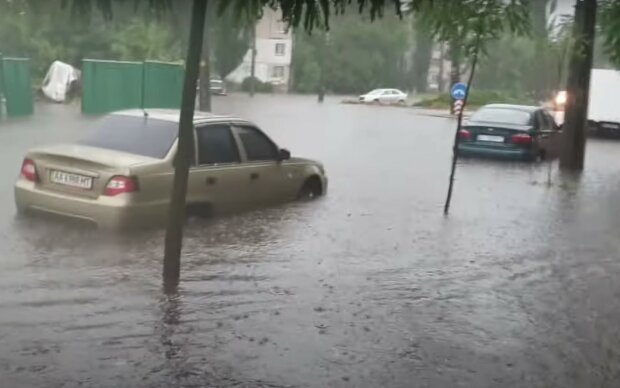 Непогода в Киеве. Фото: скриншот YouTube-видео