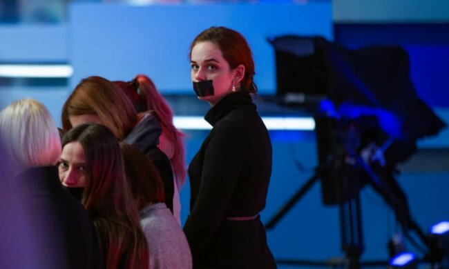 Европейские СМИ уверены, что закрытие оппозиционных ТВ-каналов связано с первым разговором главы МИД Украины и новым госсекретарем США