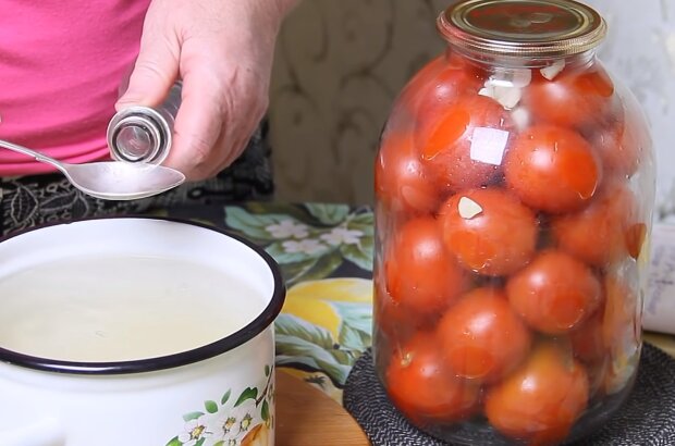 Тётя Сара, дай пять банок: рецепт маринованных помидоров по-еврейски