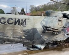 Уникальное видео: со дна Днепра подняли новейший путинский вертолет. Он утонул