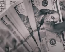 Доллары: скрин с видео