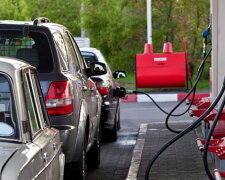 Погані справи: експерти розповіли, коли закінчаться проблеми з паливом на заправках
