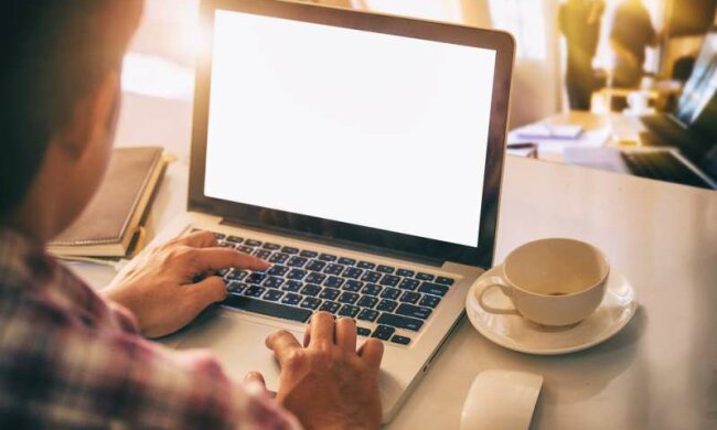 Ноутбук с самой тихой клавиатурой, фото Etoro