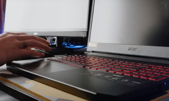 Небезпечні соціальні мережі. Фото: скріншот YouTube-відео.