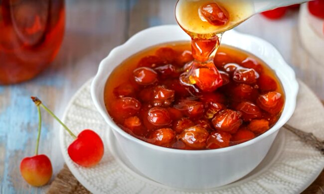 Рецепт необычного вишневого варенья на зиму с апельсином. Фото: YouTube