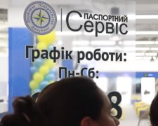 Украинцам за границей перестанут выдавать паспорта: что стало известно