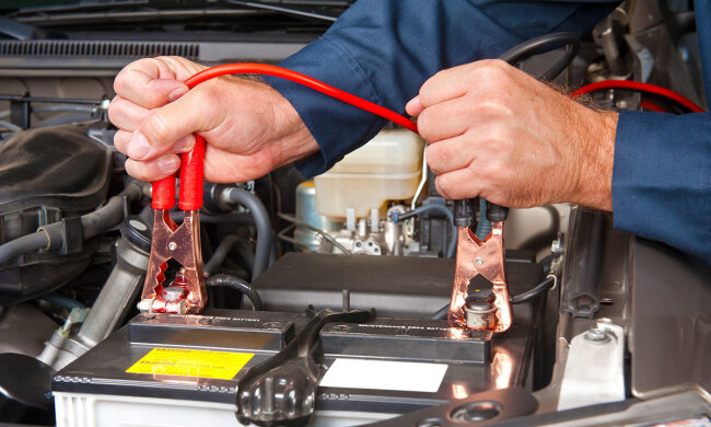 Щоб не угробити машину: як правильно вибрати дроти для прикурювання, на випадок, коли сів акумулятор