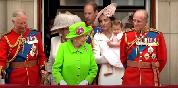 Королевская семья. Фото: YouTube
