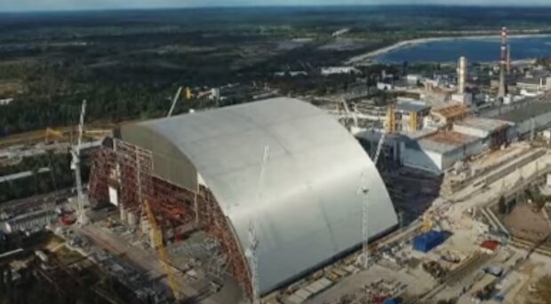 Официально: Чернобыльская АЭС полностью обесточена. Предупредили об опасности