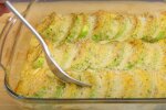 Этот аромат просто сводит с ума: рецепт молодой картошки, запеченной с кабачками и беконом